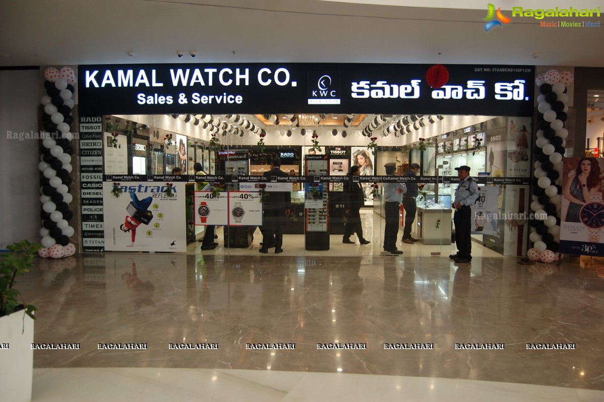 Siddhi Idnani Inaugurates Kamal Watch Company @ Kakinada