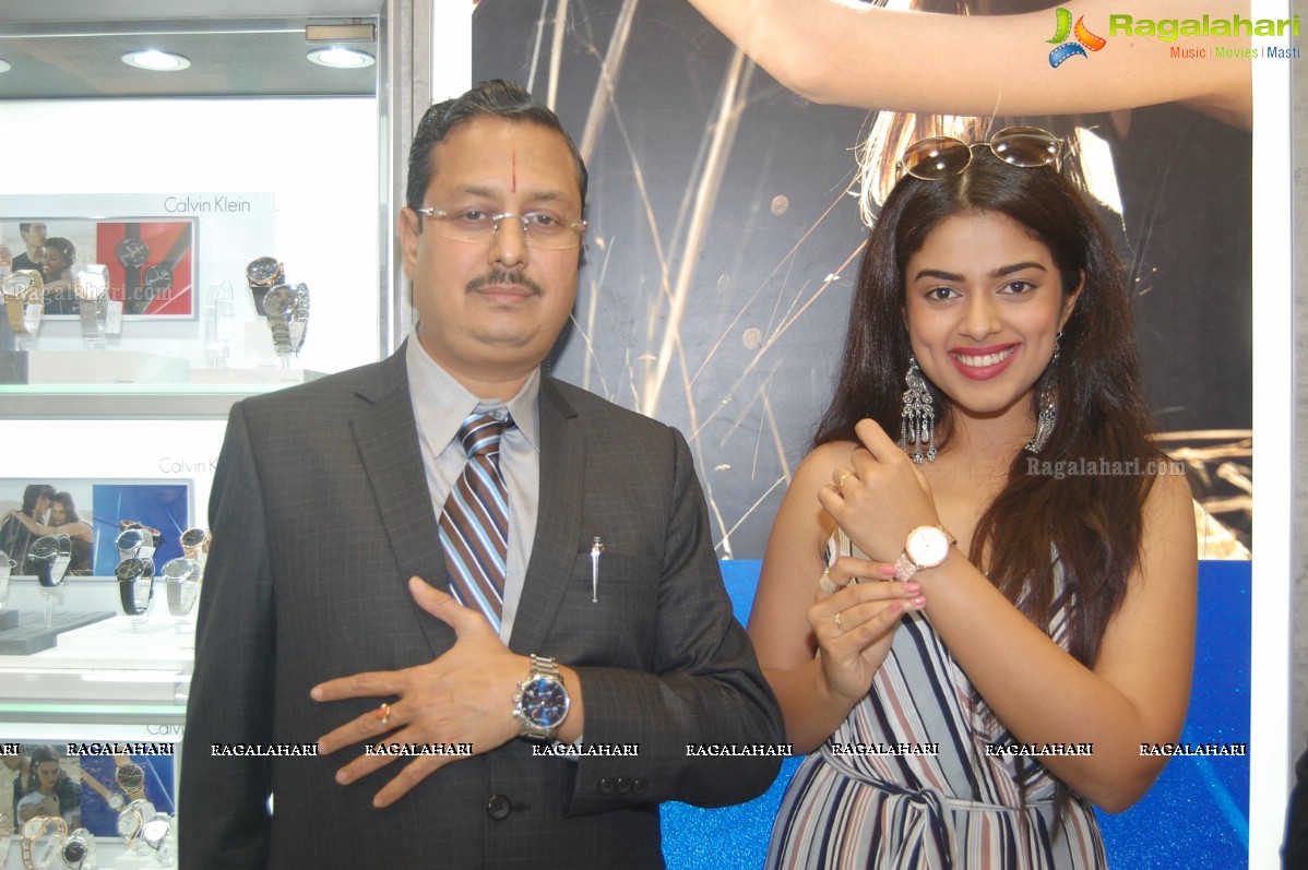 Siddhi Idnani Inaugurates Kamal Watch Company @ Kakinada