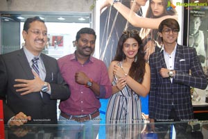 Siddhi Idnani Inaugurates Kamal Watch Company