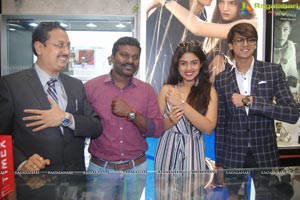 Siddhi Idnani Inaugurates Kamal Watch Company