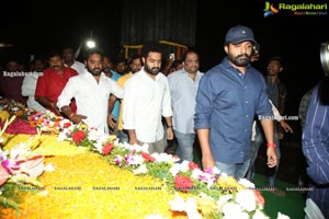 Jr NTR And Kalyan Ram Pay Tribute To NTR At NTR Ghat