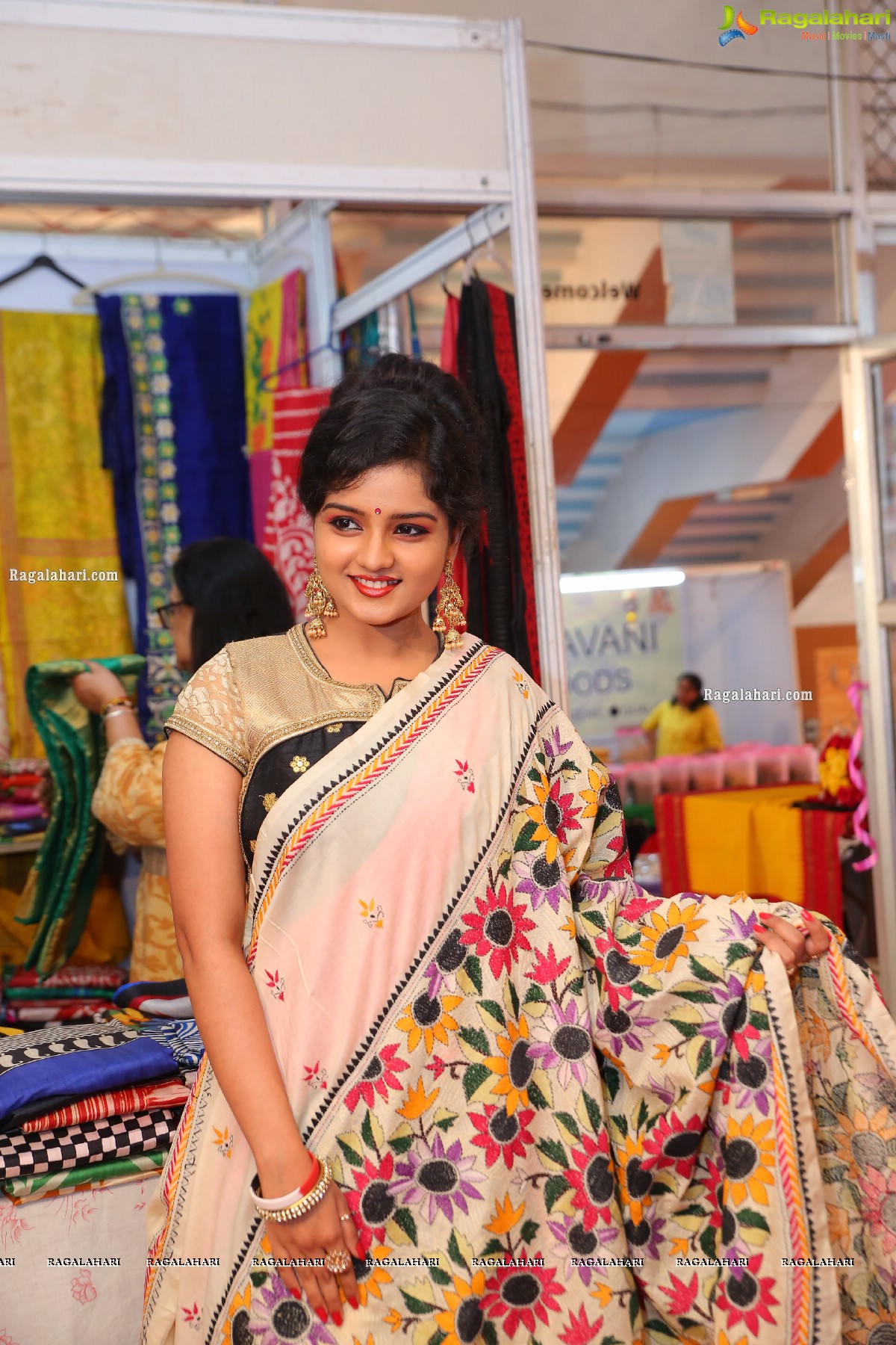 Indian Silk Expo Launch by Karronya Katrynn at Sri Satya Sai Nigamagamam