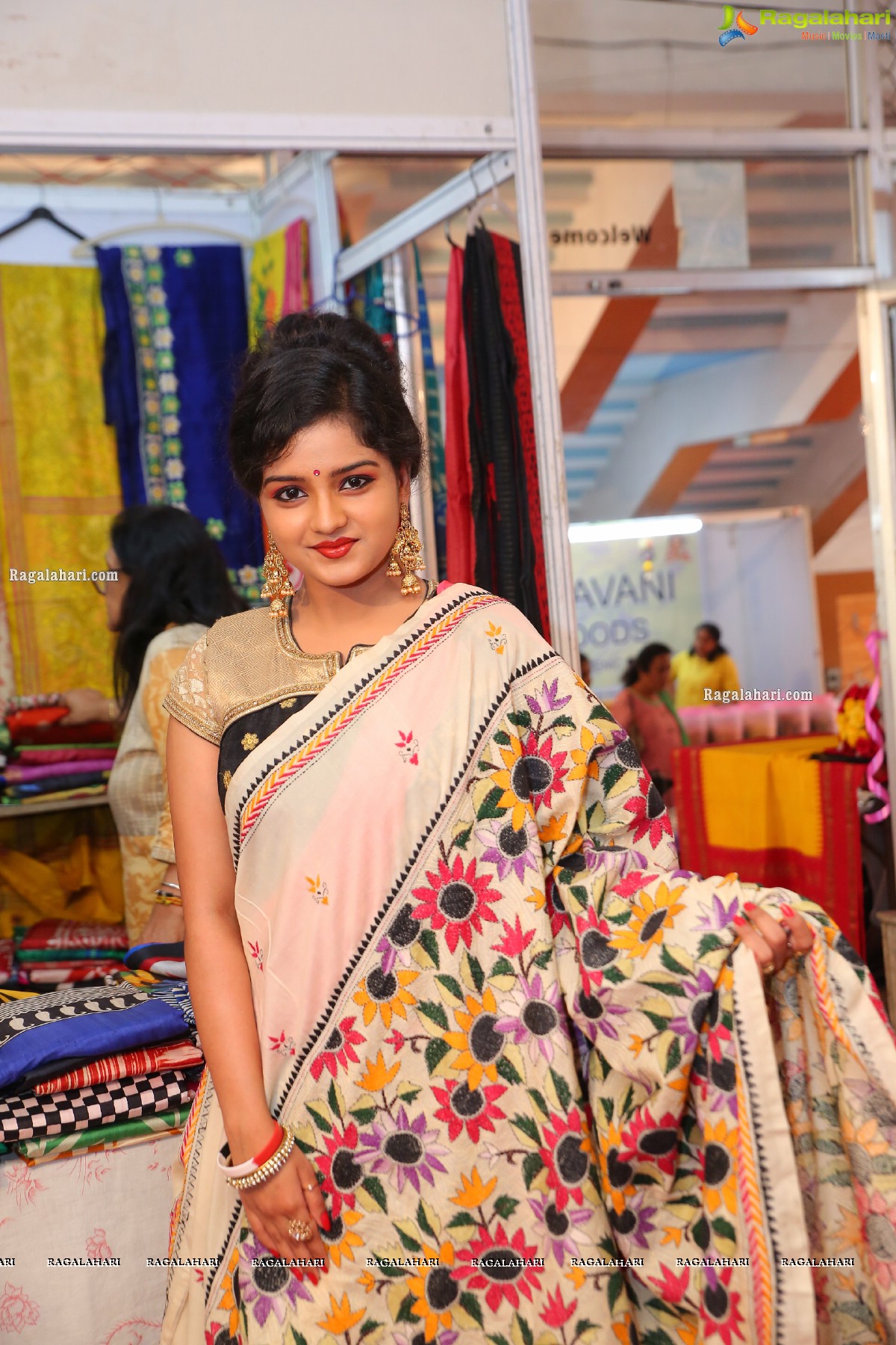 Indian Silk Expo Launch by Karronya Katrynn at Sri Satya Sai Nigamagamam