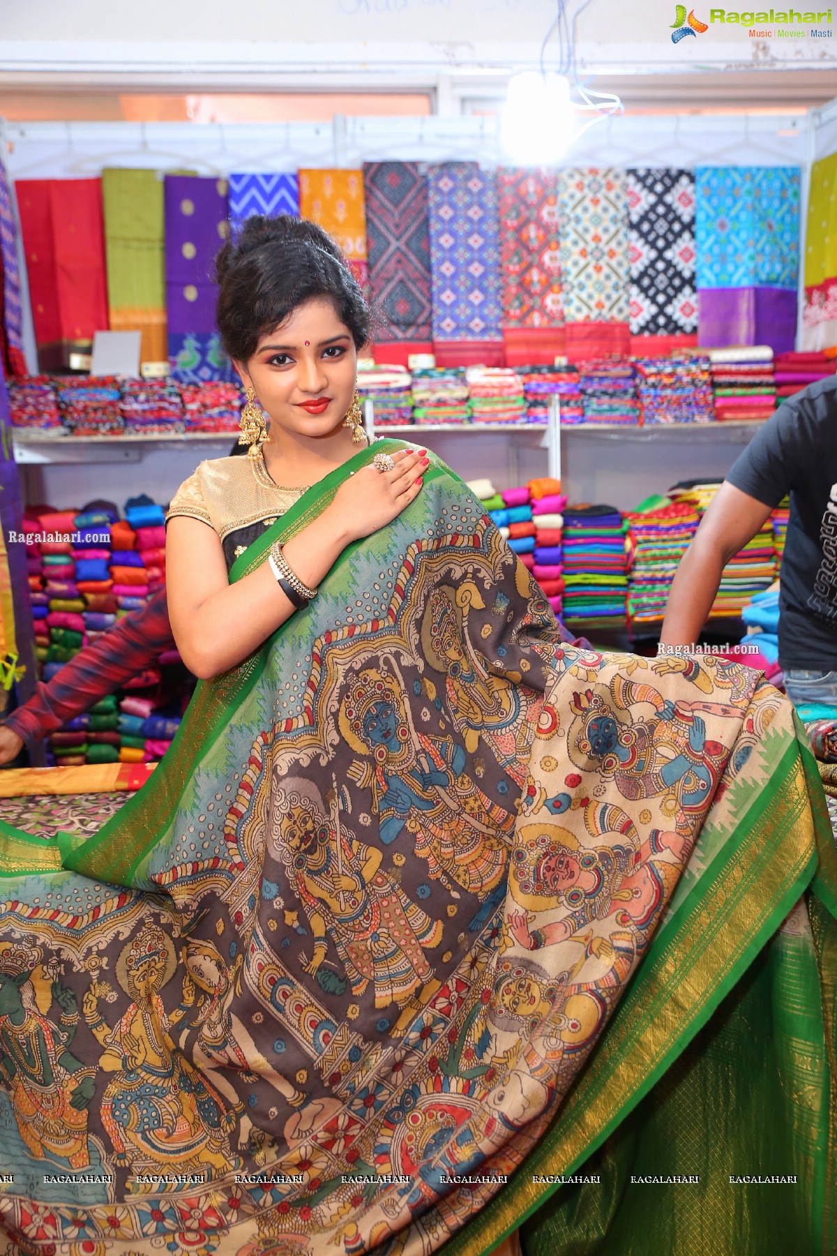 Indian Silk Expo Launch by Karronya Katrynn at Sri Satya Sai Nigamagamam