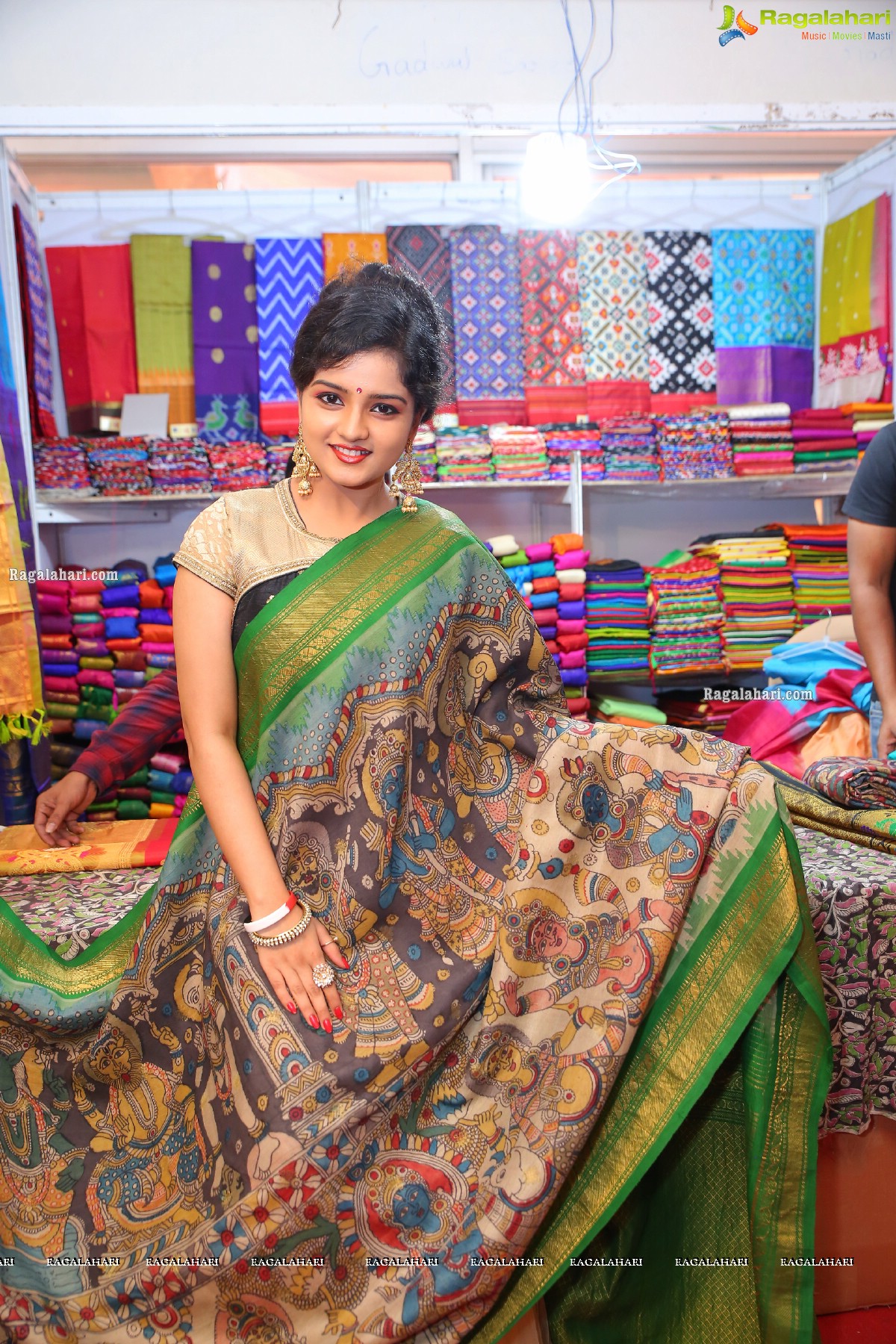 Indian Silk Expo Launch by Karronya Katrynn at Sri Satya Sai Nigamagamam