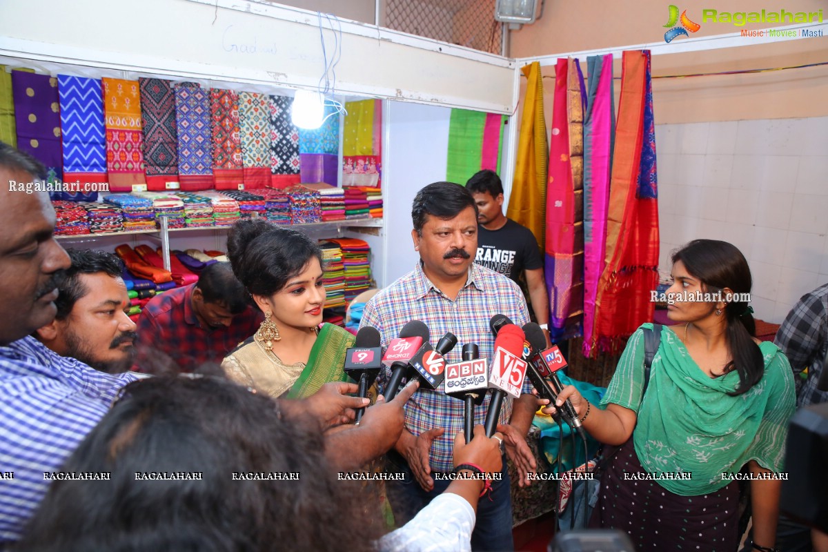 Indian Silk Expo Launch by Karronya Katrynn at Sri Satya Sai Nigamagamam