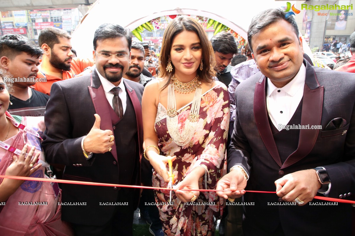 Manepally Jewellers Launches its New Showroom at Dilsukhnagar