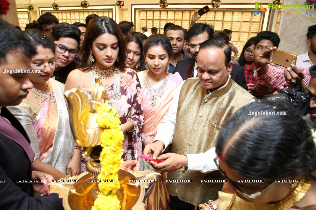 Manepally Jewellers Launches its New Showroom at Dilsukhnagar