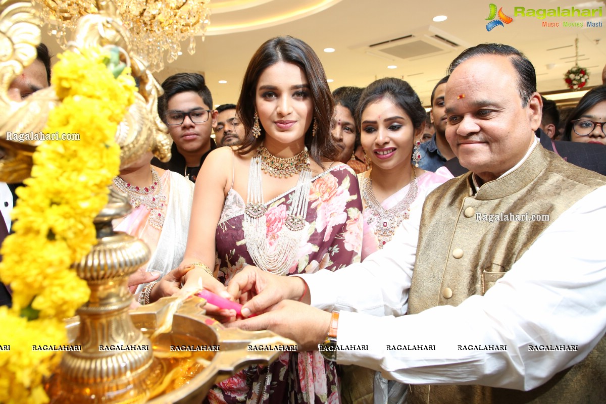 Manepally Jewellers Launches its New Showroom at Dilsukhnagar