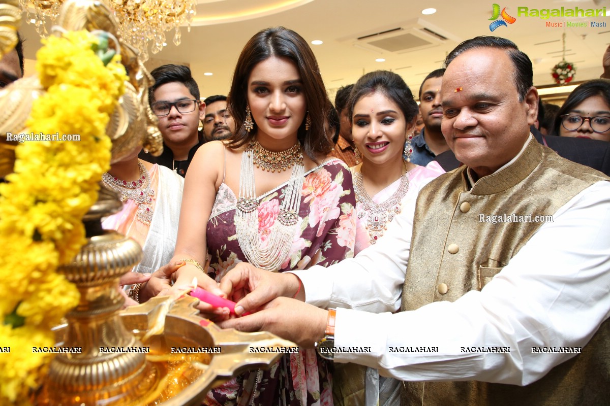 Manepally Jewellers Launches its New Showroom at Dilsukhnagar