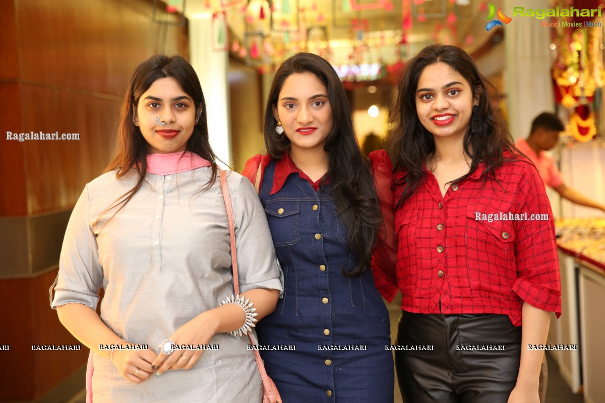 Sutraa Fashion Exhibition Begins at HICC Novotel