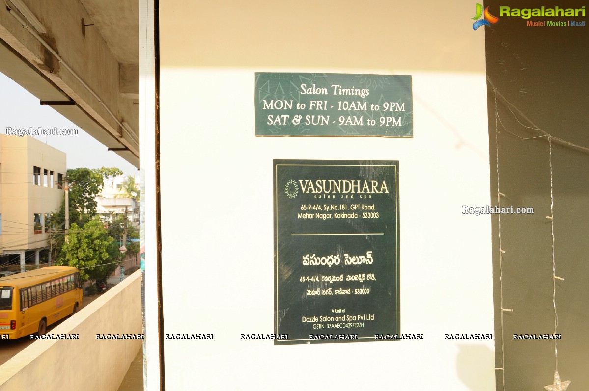 Vasundhara Salon Premium Rewards Card launch by Andleeb Zaidi