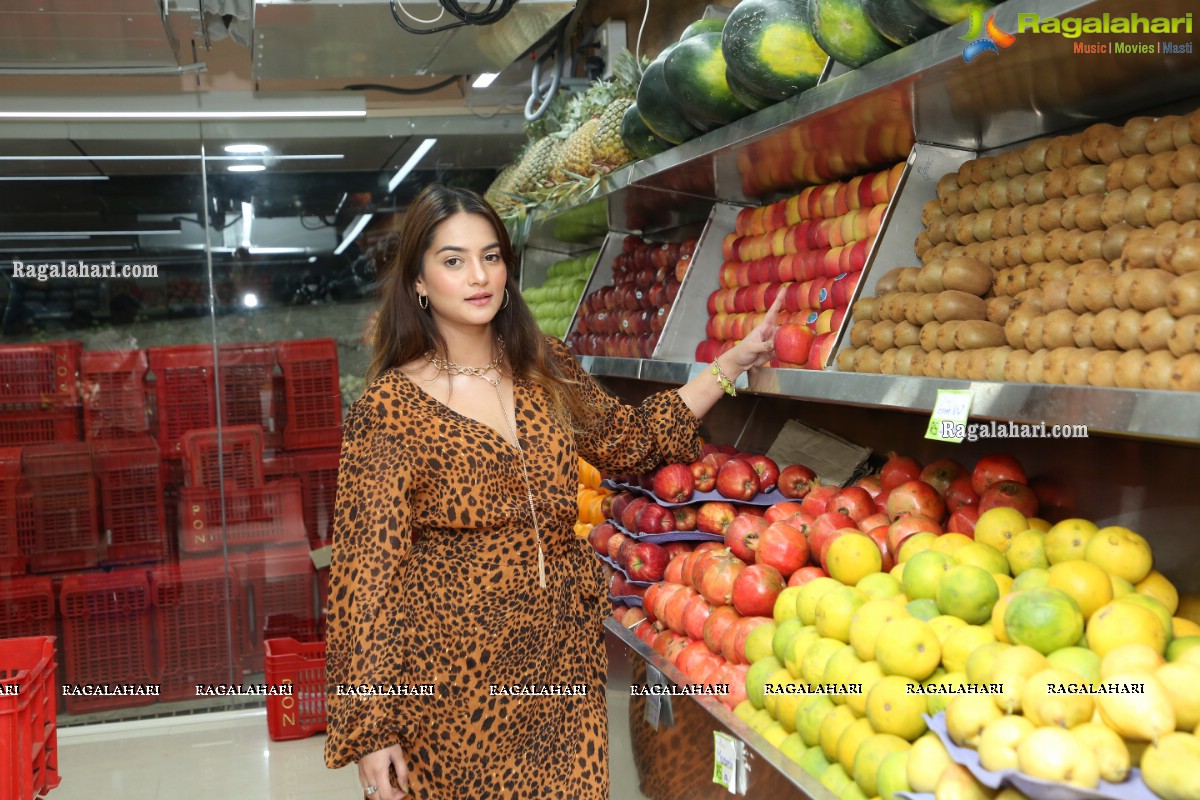 Actress Antra Raut Visits Pure O Natural at MLA Colony, Banjara Hills