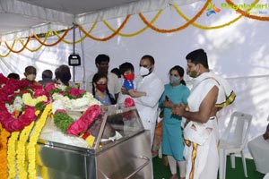 Celebs Pay Homage to Producer Doraswamy Raju