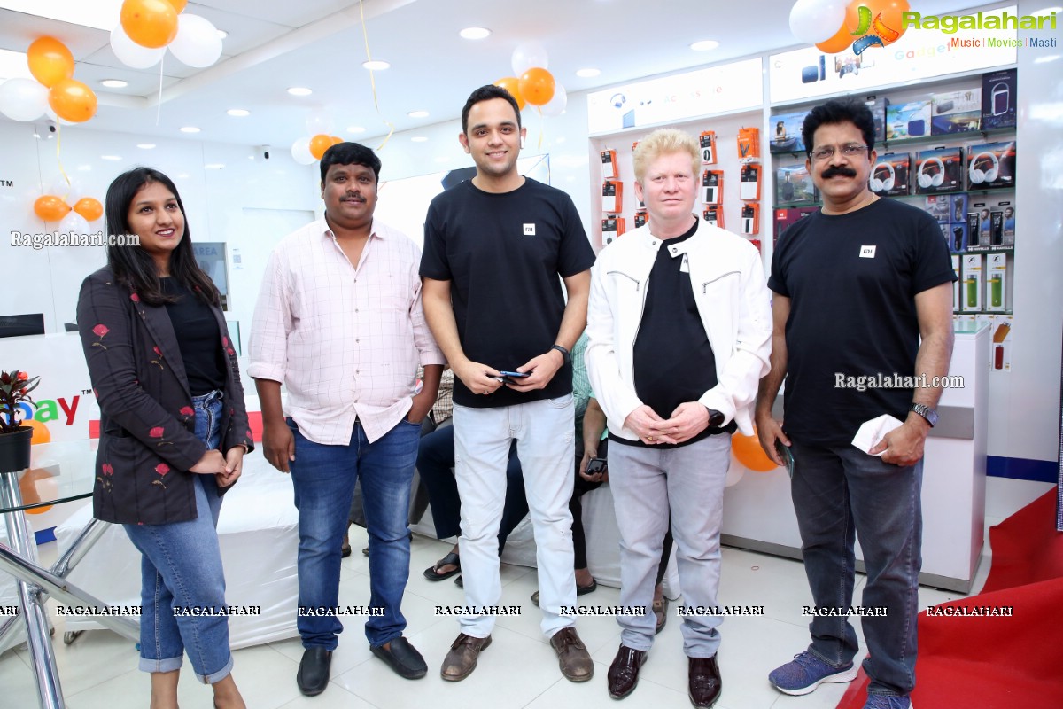 Xiaomi Mi 10i New Mobile Launch in Hyderabad by Mannara Chopra at Cellbay Store, Gachibowli