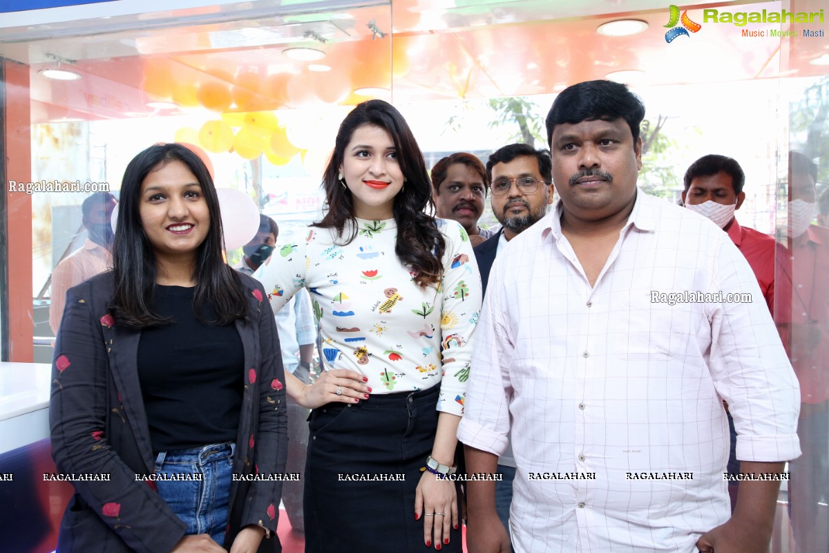 Xiaomi Mi 10i New Mobile Launch in Hyderabad by Mannara Chopra at Cellbay Store, Gachibowli