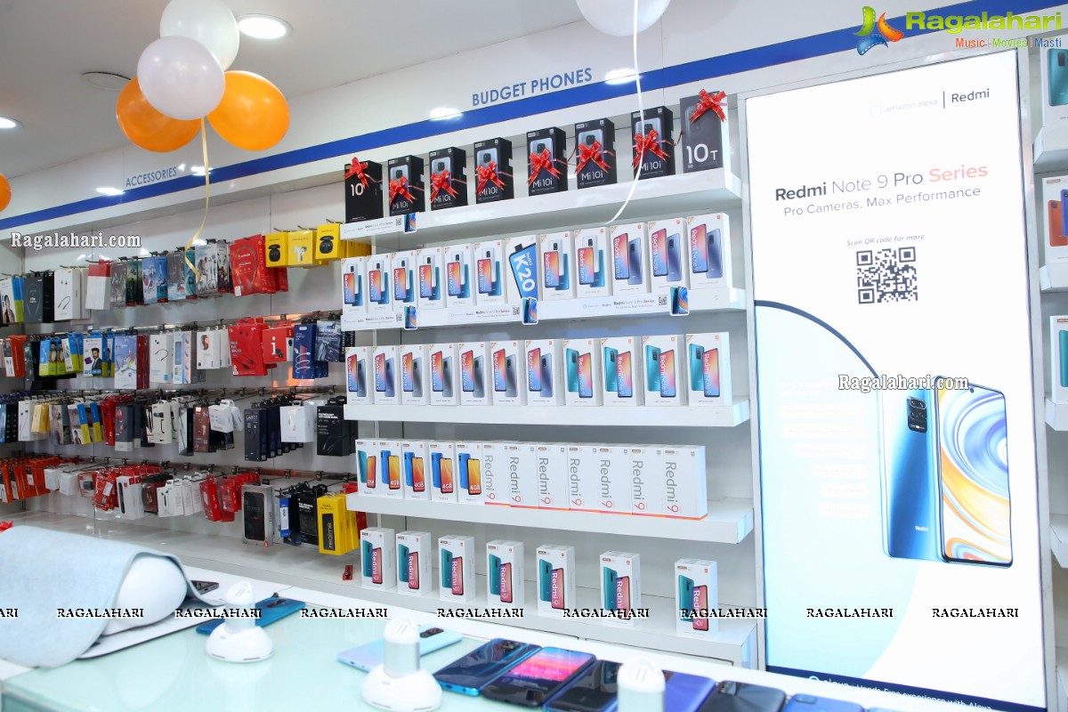 Xiaomi Mi 10i New Mobile Launch in Hyderabad by Mannara Chopra at Cellbay Store, Gachibowli