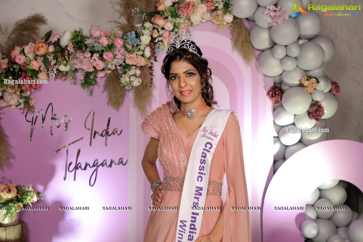 Mrs India Telangana Indu Agarwal Receives a Grand Party at Fly High