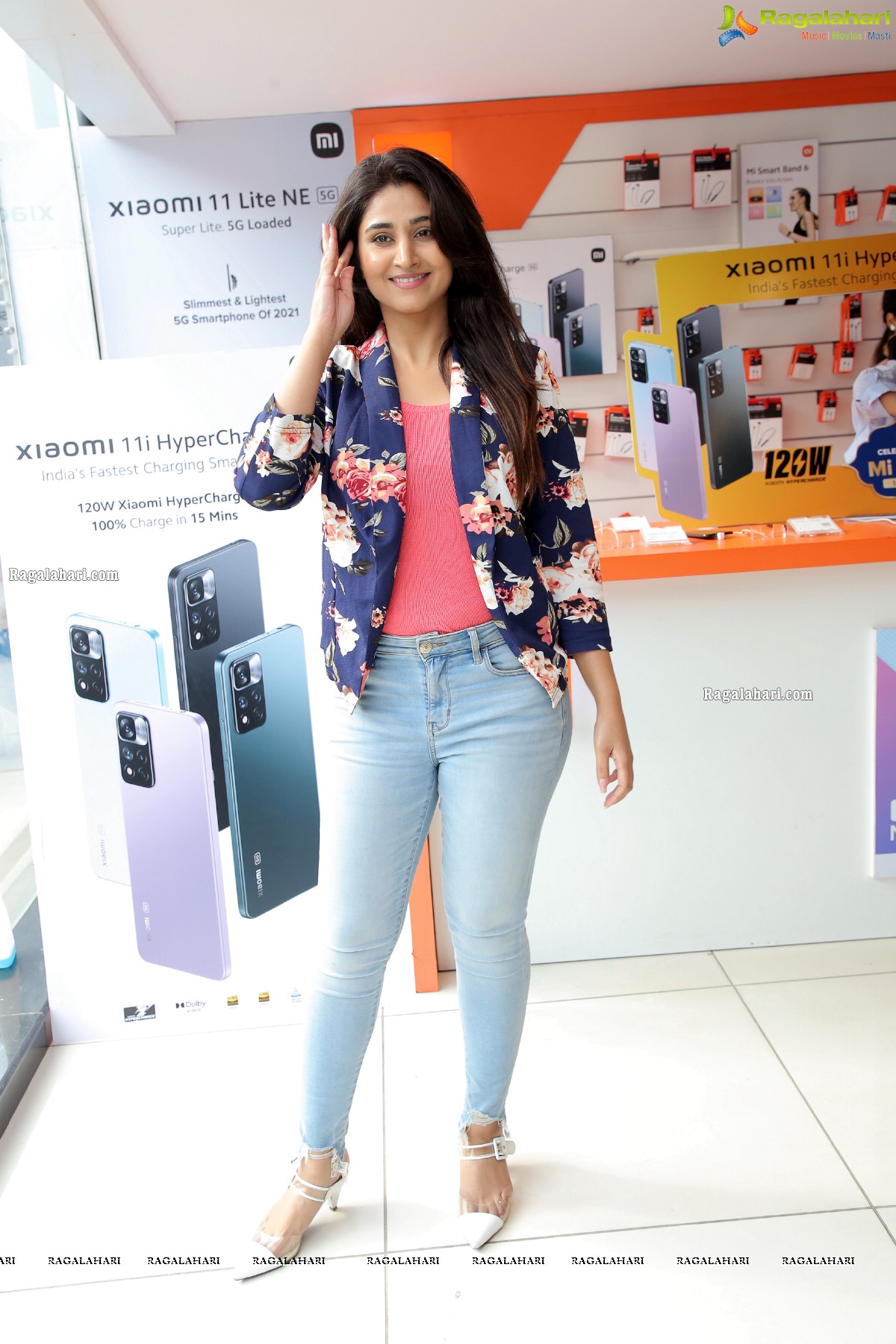 Xiaomi 11i 5G, 11i HyperCharge Launch at Bajaj Electronics, Gachibowli