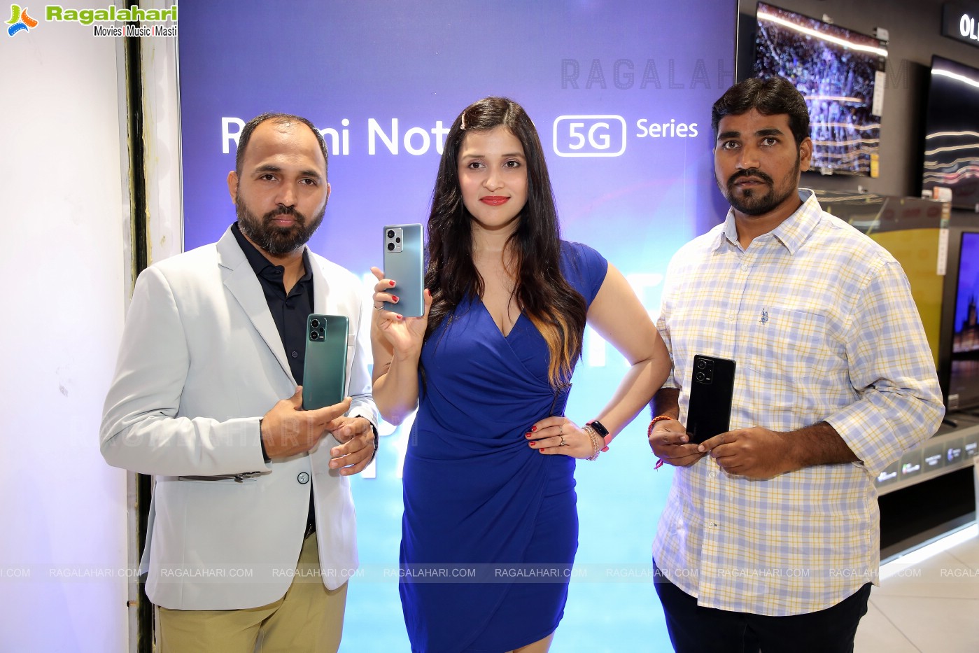 Redmi Note 12 5G Series Launch at Bajaj Electronics, Inorbit Mall