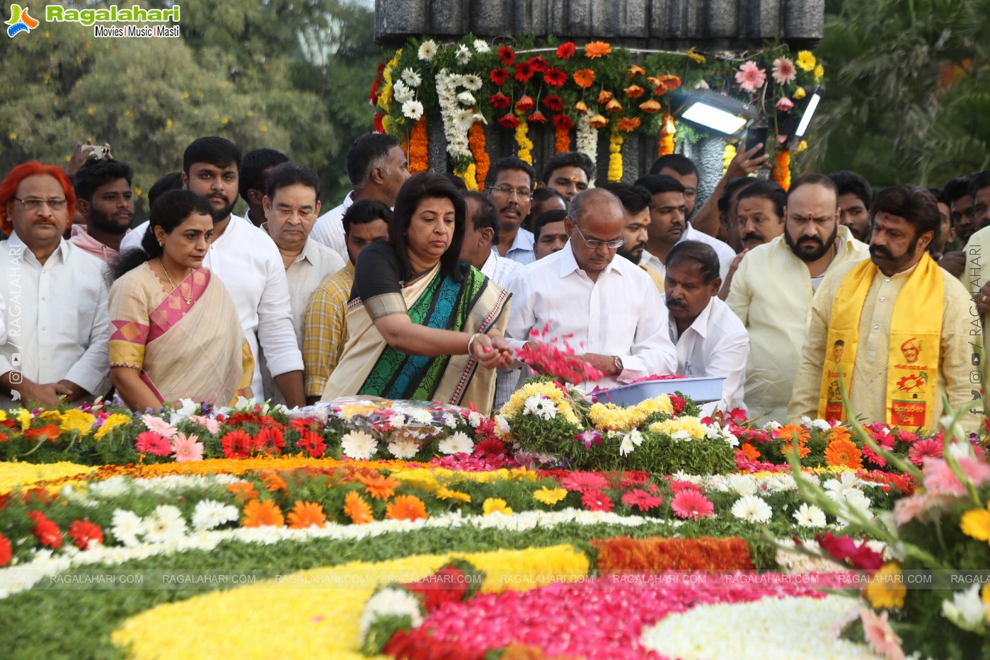 Jr NTR, Kalyan Ram and NBK Pays Tribute to Sr NTR at NTR Ghat