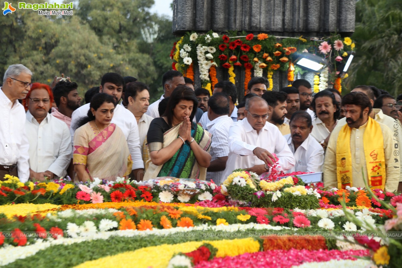 Jr NTR, Kalyan Ram and NBK Pays Tribute to Sr NTR at NTR Ghat