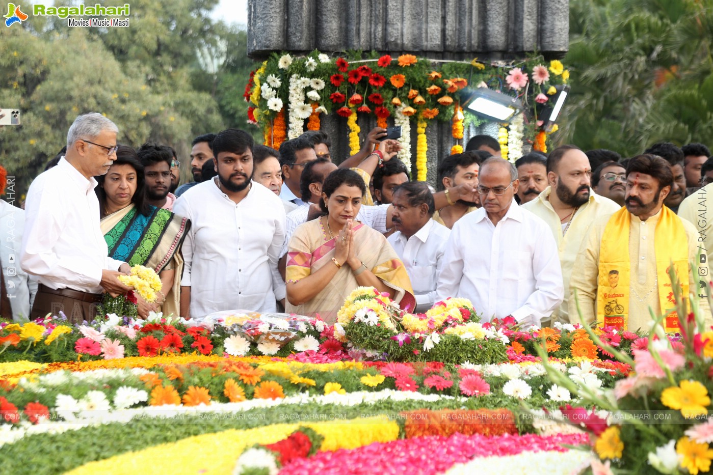 Jr NTR, Kalyan Ram and NBK Pays Tribute to Sr NTR at NTR Ghat