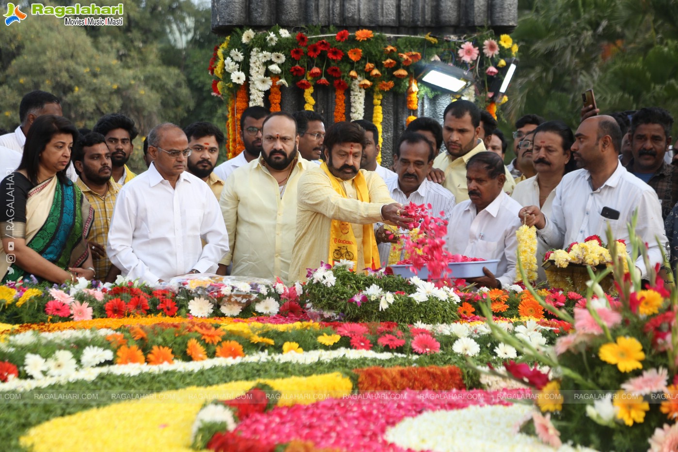 Jr NTR, Kalyan Ram and NBK Pays Tribute to Sr NTR at NTR Ghat