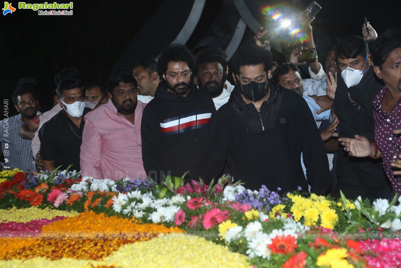 Jr NTR, Kalyan Ram and NBK Pays Tribute to Sr NTR at NTR Ghat