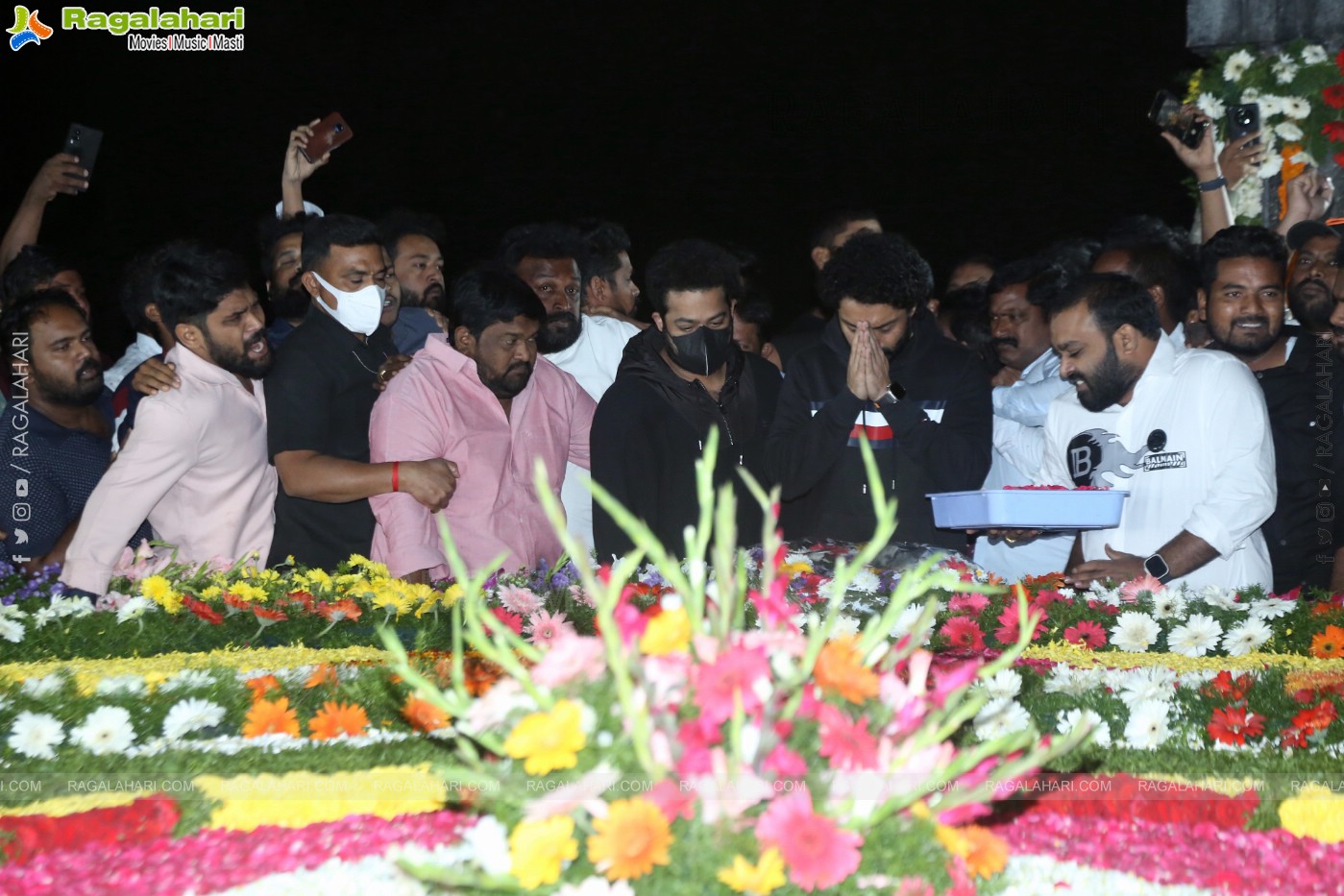 Jr NTR, Kalyan Ram and NBK Pays Tribute to Sr NTR at NTR Ghat