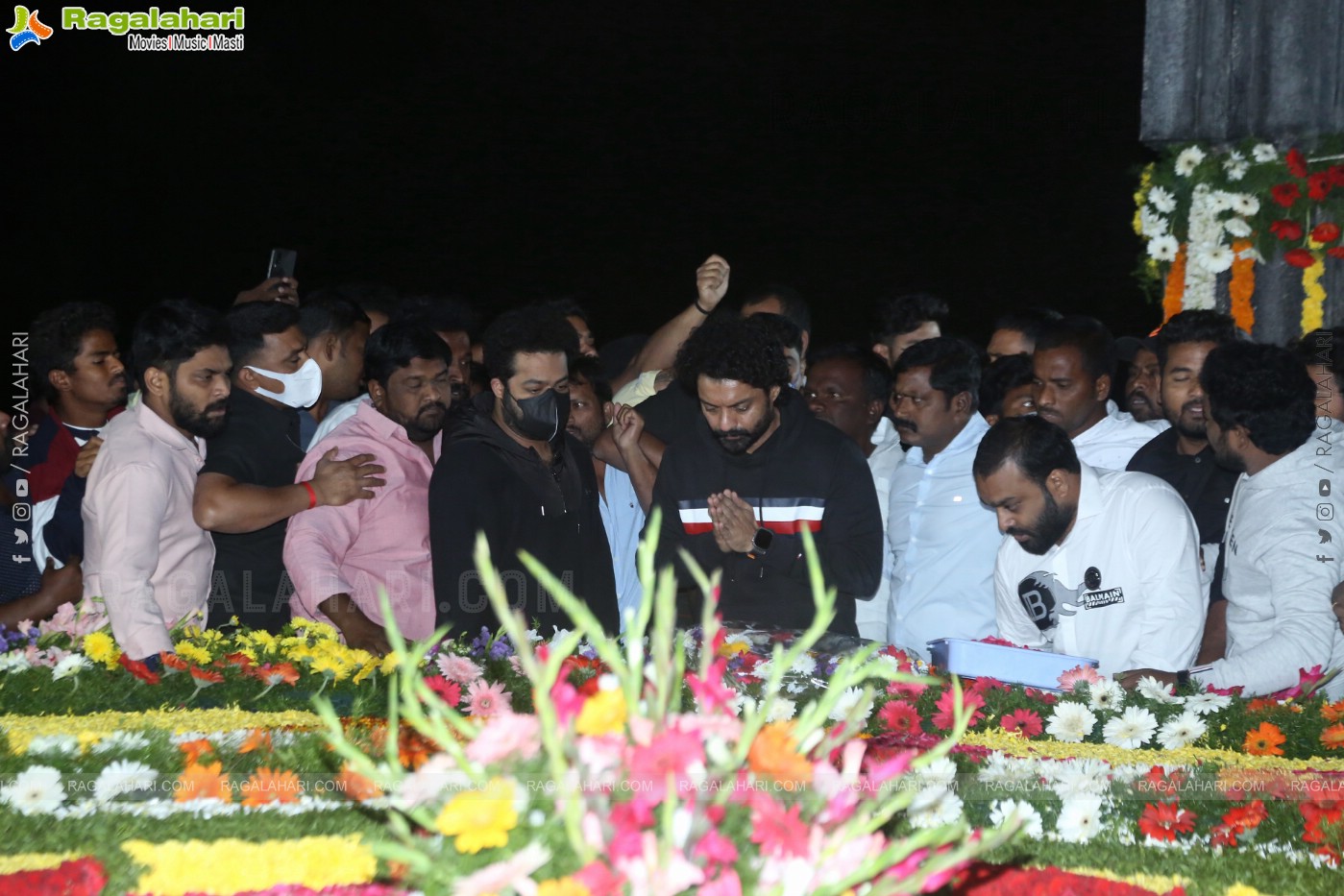 Jr NTR, Kalyan Ram and NBK Pays Tribute to Sr NTR at NTR Ghat