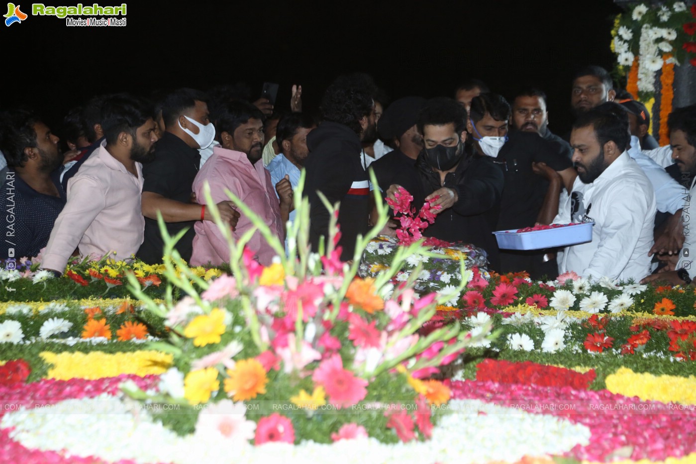 Jr NTR, Kalyan Ram and NBK Pays Tribute to Sr NTR at NTR Ghat