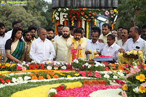 Jr NTR, Kalyan Ram and NBK Pays Tribute to Sr NTR