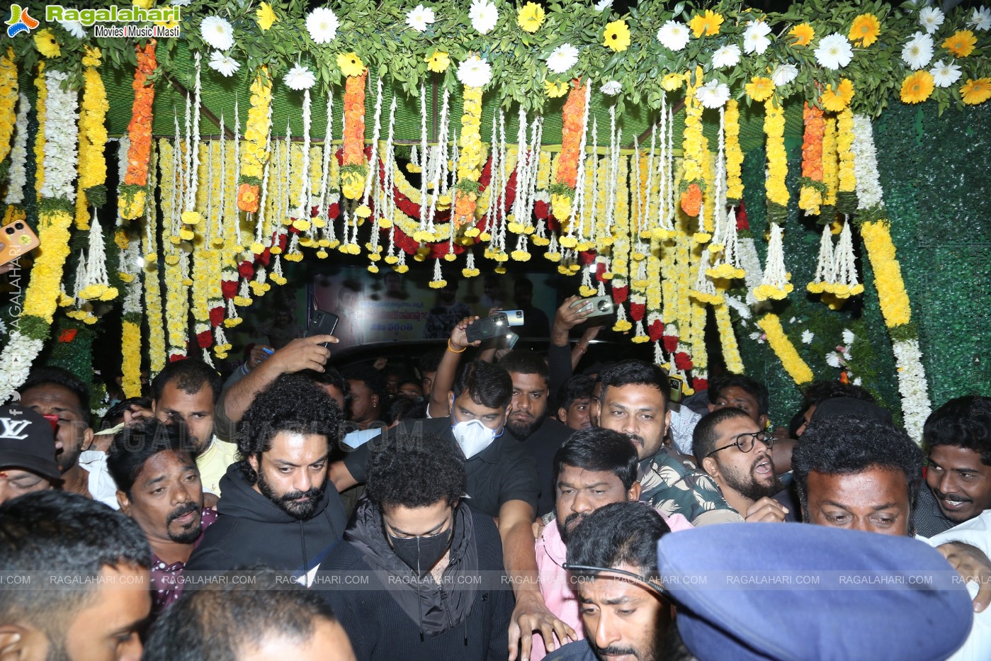 Jr NTR, Kalyan Ram and NBK Pays Tribute to Sr NTR at NTR Ghat