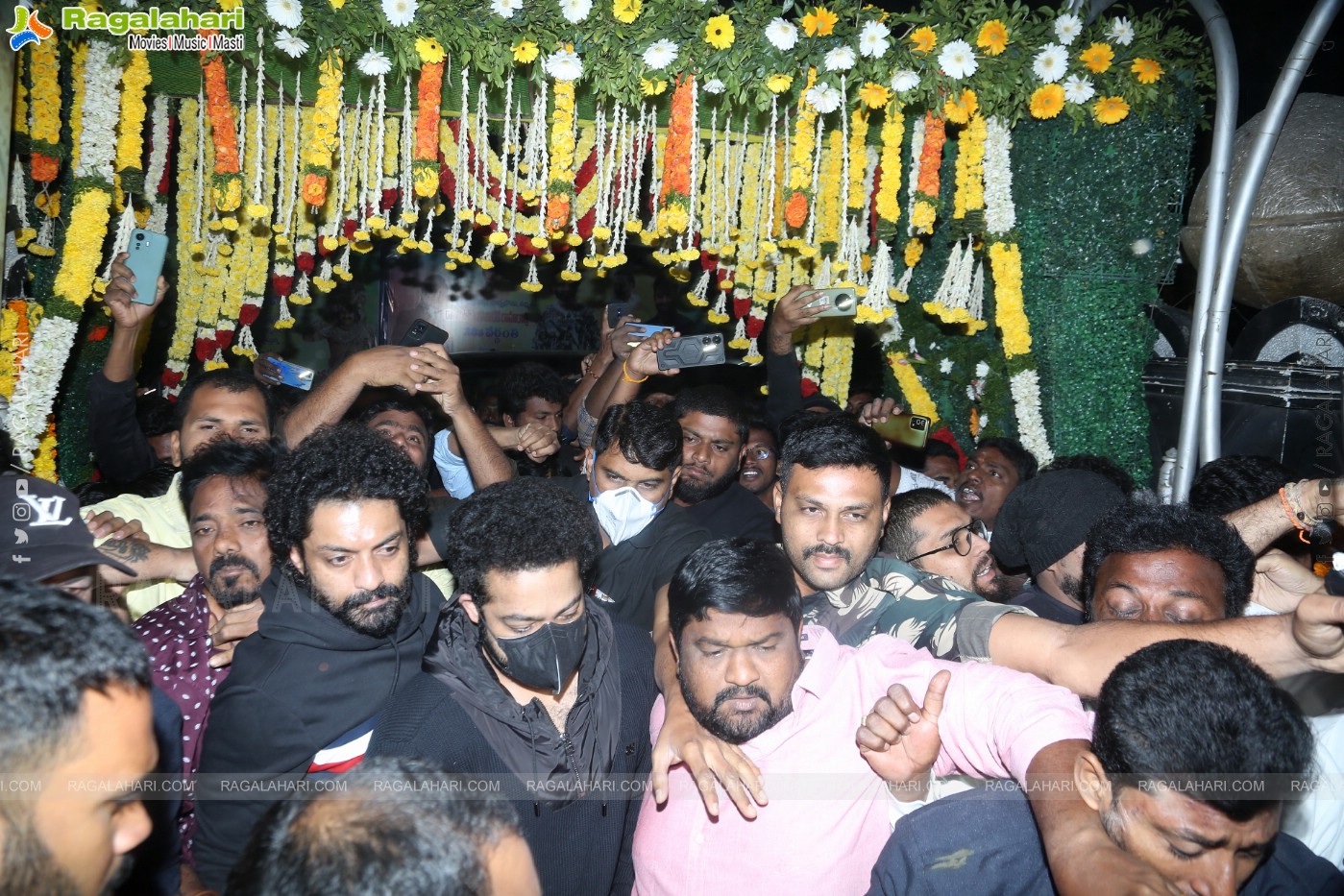 Jr NTR, Kalyan Ram and NBK Pays Tribute to Sr NTR at NTR Ghat