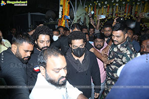 Jr NTR, Kalyan Ram and NBK Pays Tribute to Sr NTR