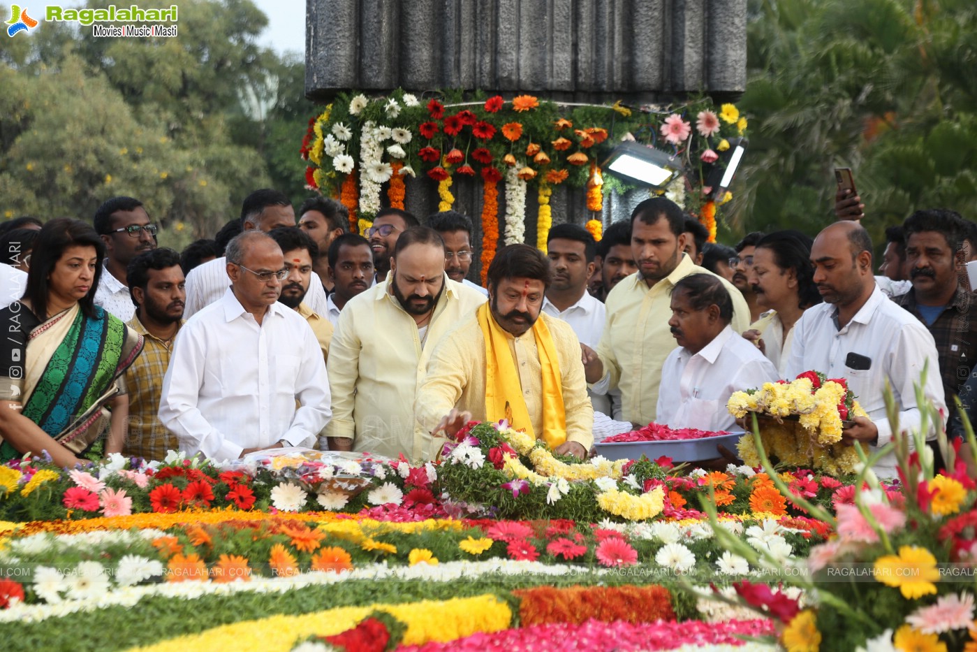 Jr NTR, Kalyan Ram and NBK Pays Tribute to Sr NTR at NTR Ghat