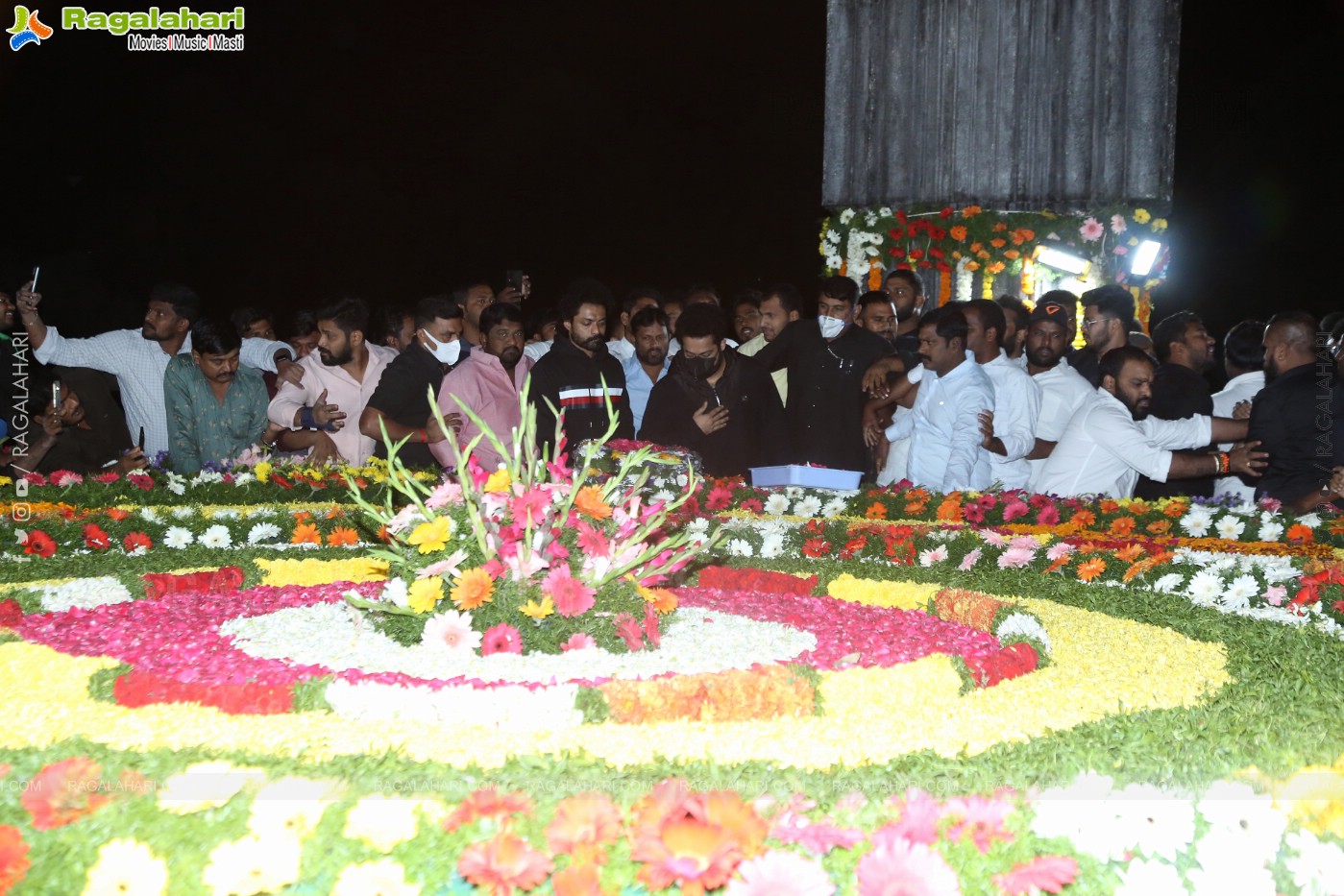 Jr NTR, Kalyan Ram and NBK Pays Tribute to Sr NTR at NTR Ghat