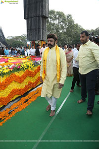 Jr NTR, Kalyan Ram and NBK Pays Tribute to Sr NTR