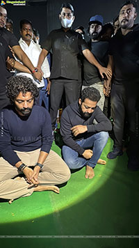 Jr NTR and Kalyan Ram Pay Tribute to Sr NTR at NTR Ghat