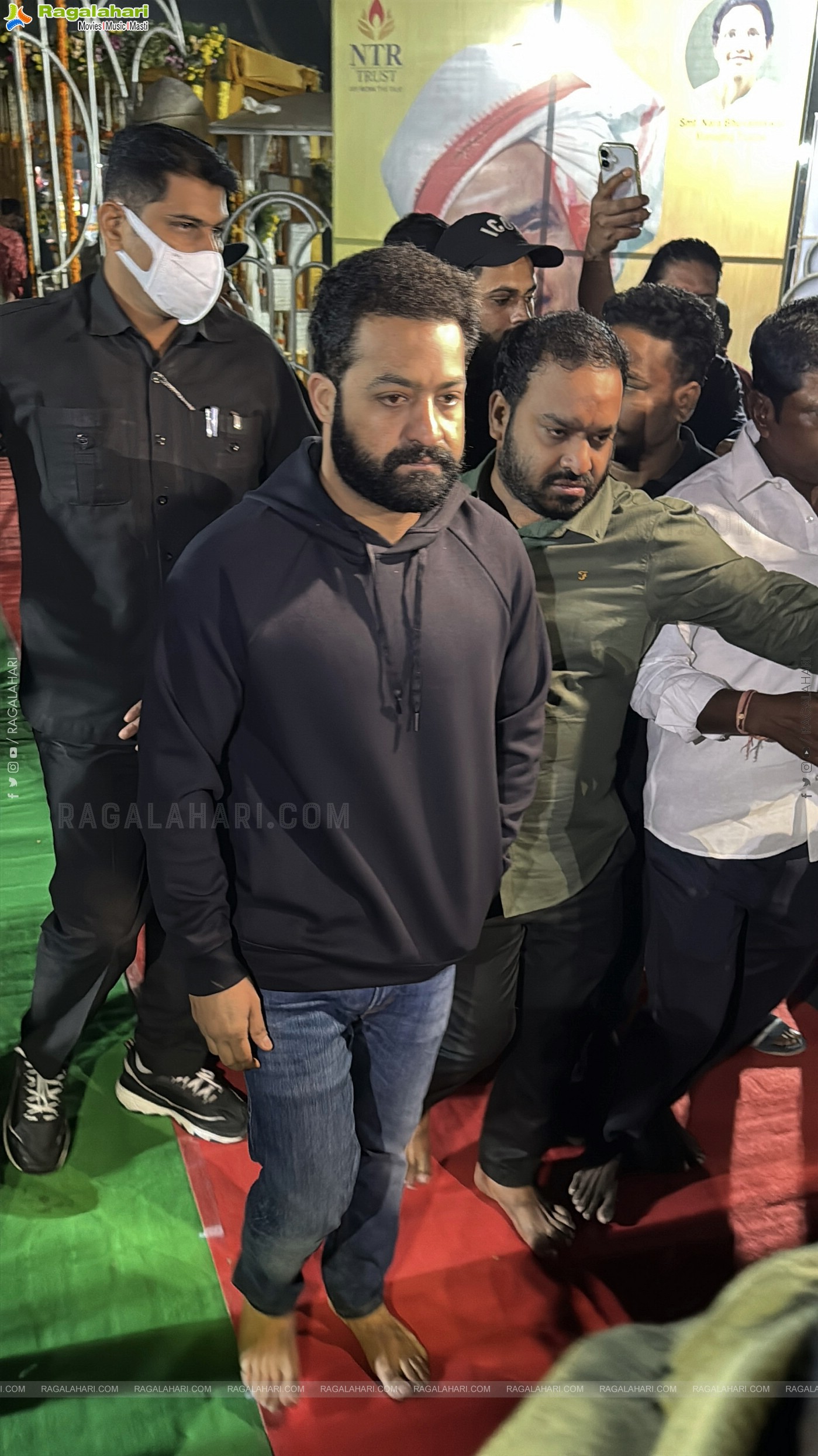 Jr NTR and Kalyan Ram Pay Tribute to Sr NTR at NTR Ghat