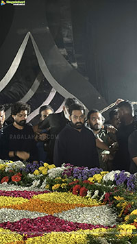 Jr NTR and Kalyan Ram Pay Tribute to Sr NTR at NTR Ghat