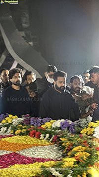 Jr NTR and Kalyan Ram Pay Tribute to Sr NTR at NTR Ghat