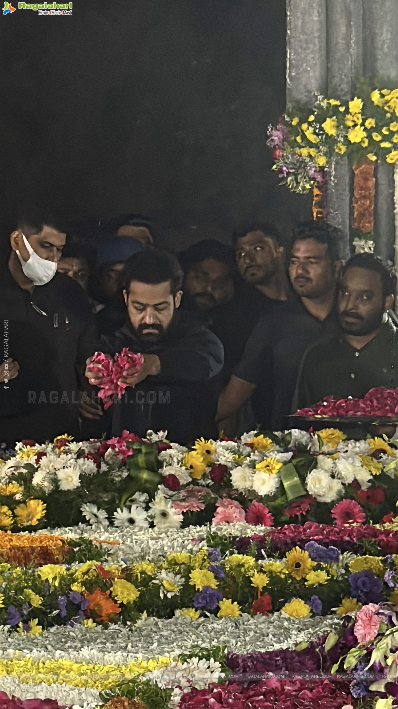 Jr NTR and Kalyan Ram Pay Tribute to Sr NTR at NTR Ghat