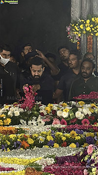 Jr NTR and Kalyan Ram Pay Tribute to Sr NTR at NTR Ghat