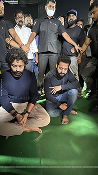 Jr NTR and Kalyan Ram Pay Tribute to Sr NTR at NTR Ghat