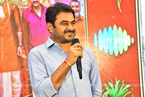 Bhartha Mahasayulaku Wignyapthi Movie Blockbuster Meet