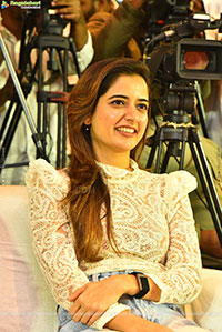 Bhartha Mahasayulaku Wignyapthi Movie Blockbuster Meet