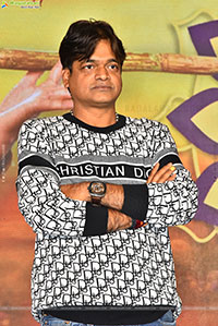 Bhartha Mahasayulaku Wignyapthi Movie Pre Release Event 