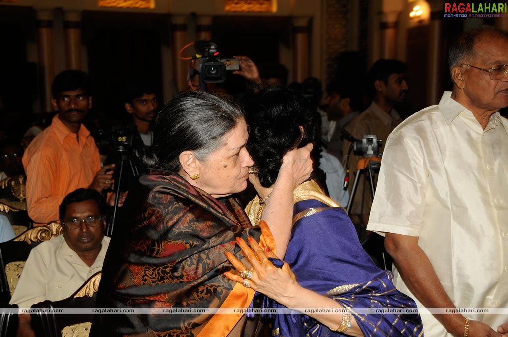 Akkineni Nageswara Rao Award 2008 Presented to Dr. Vyjayantimala Bali